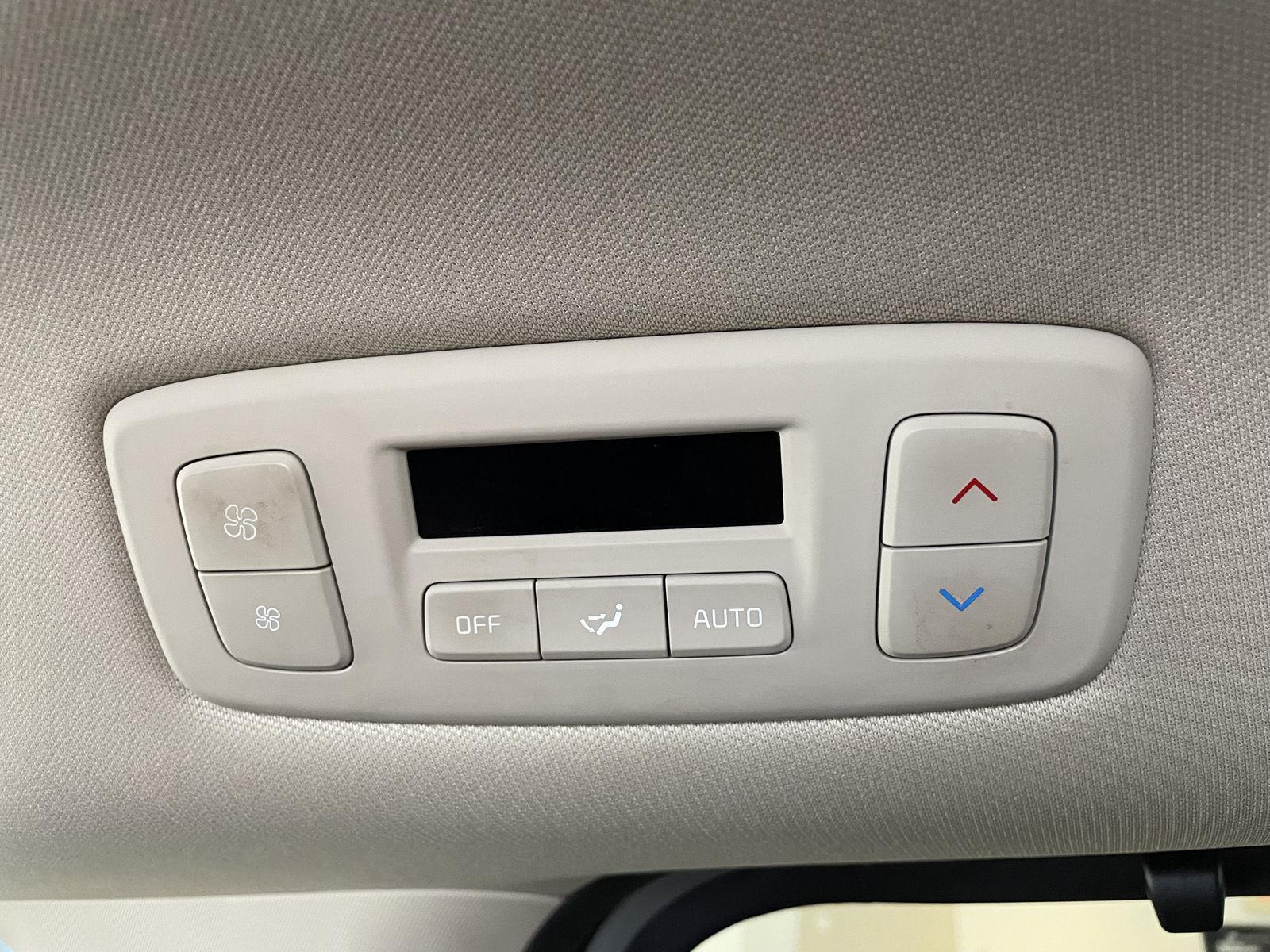 Vehicle photo 32