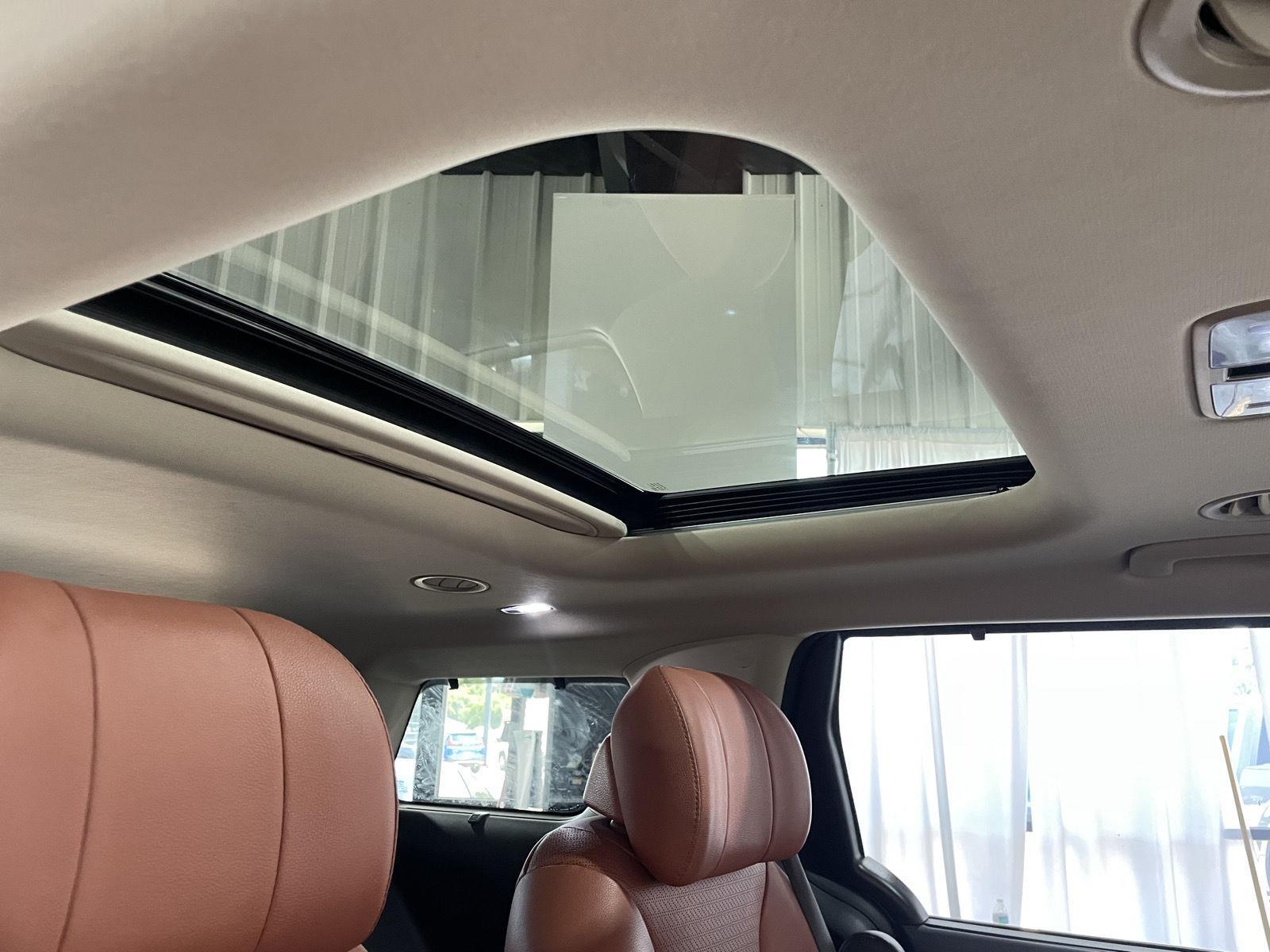 Vehicle photo 33