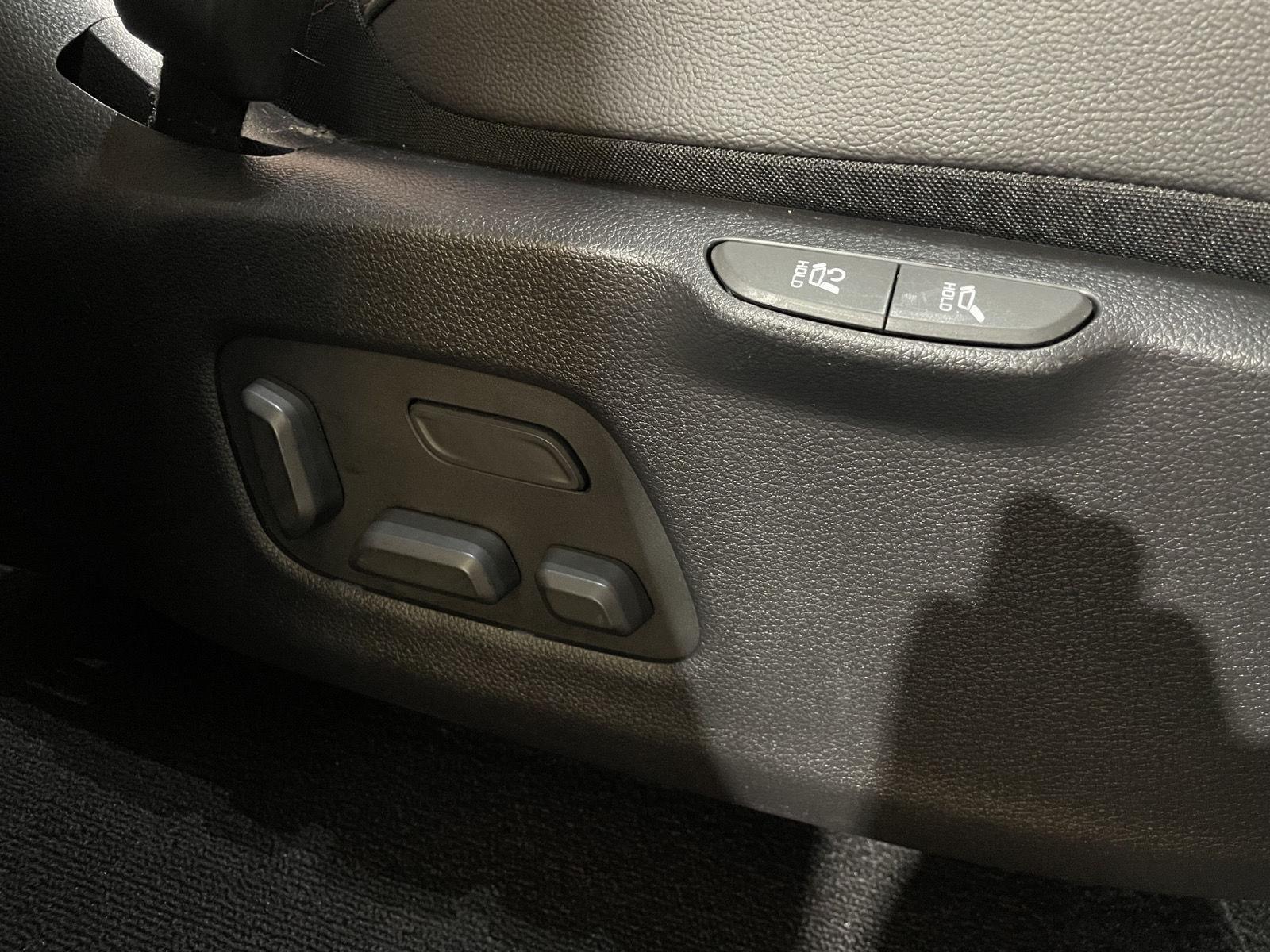 Vehicle photo 36