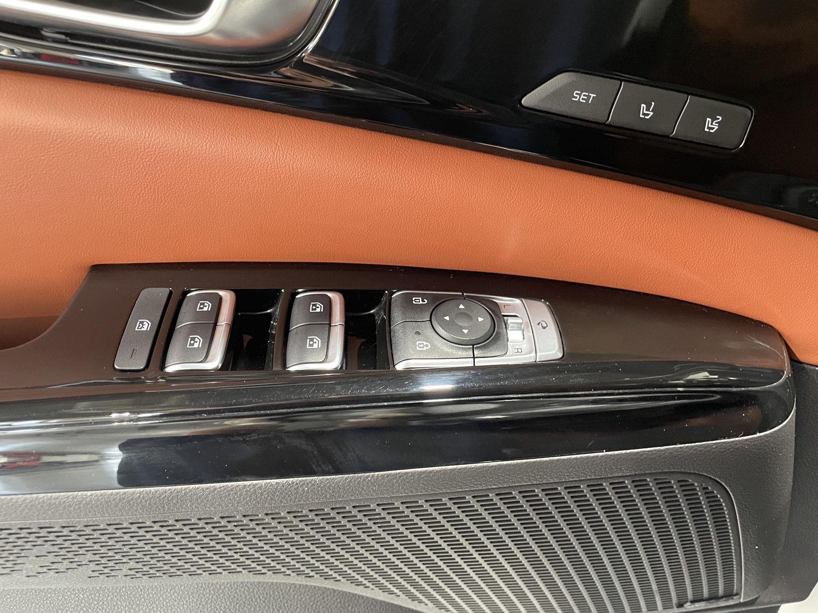 Vehicle photo 42