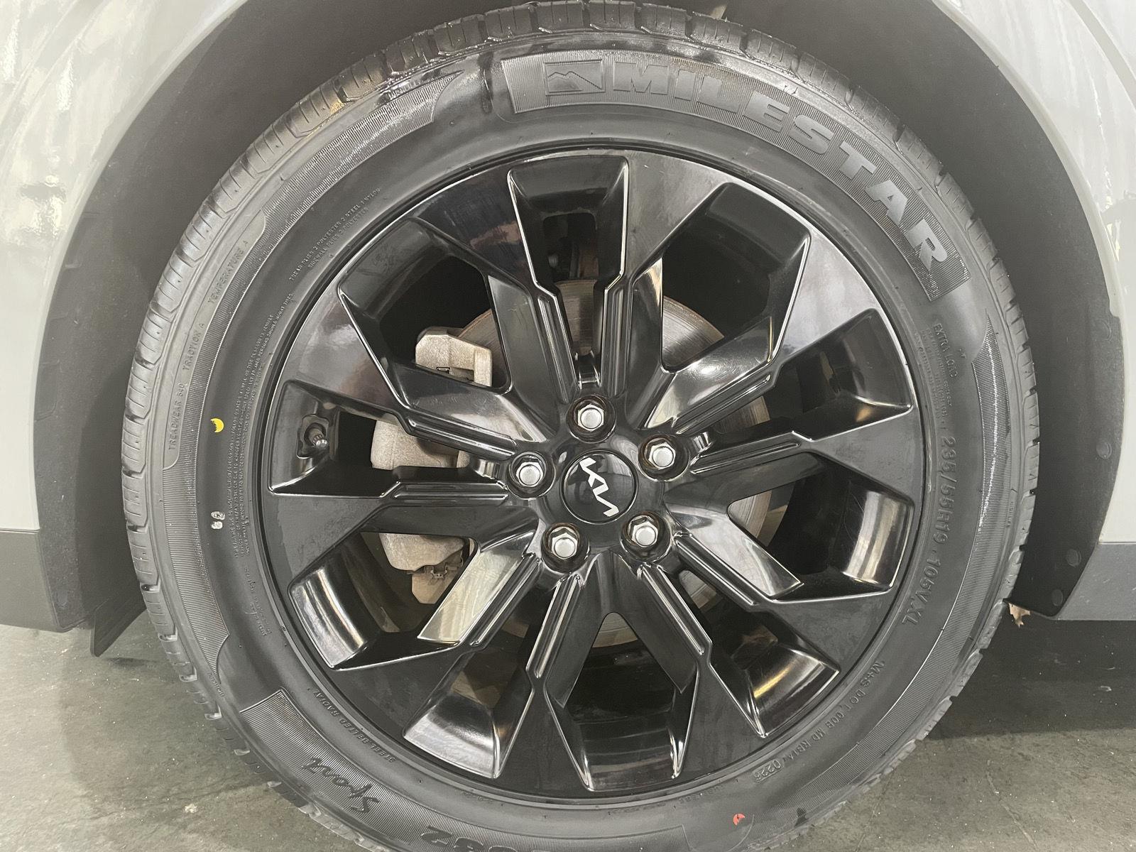 Vehicle photo 54