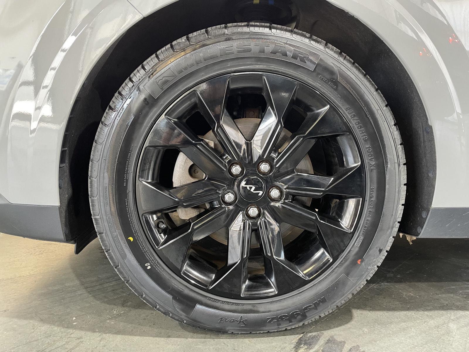 Vehicle photo 57