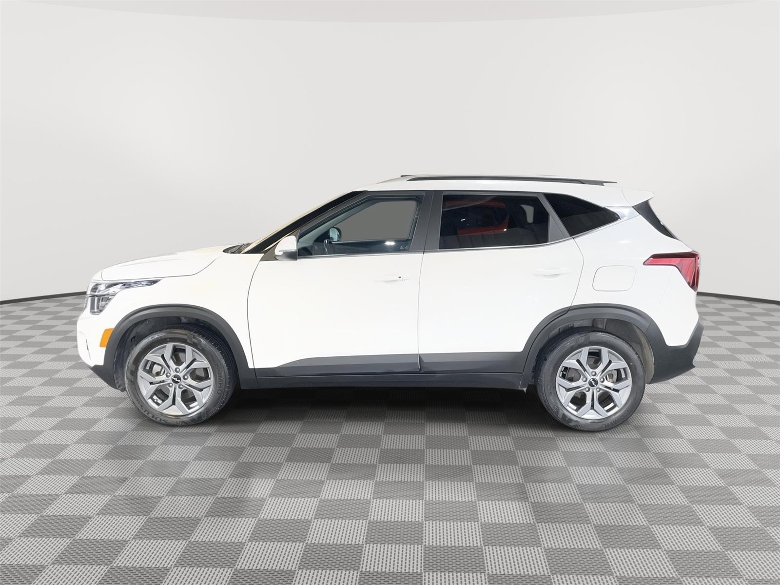 Vehicle photo 2