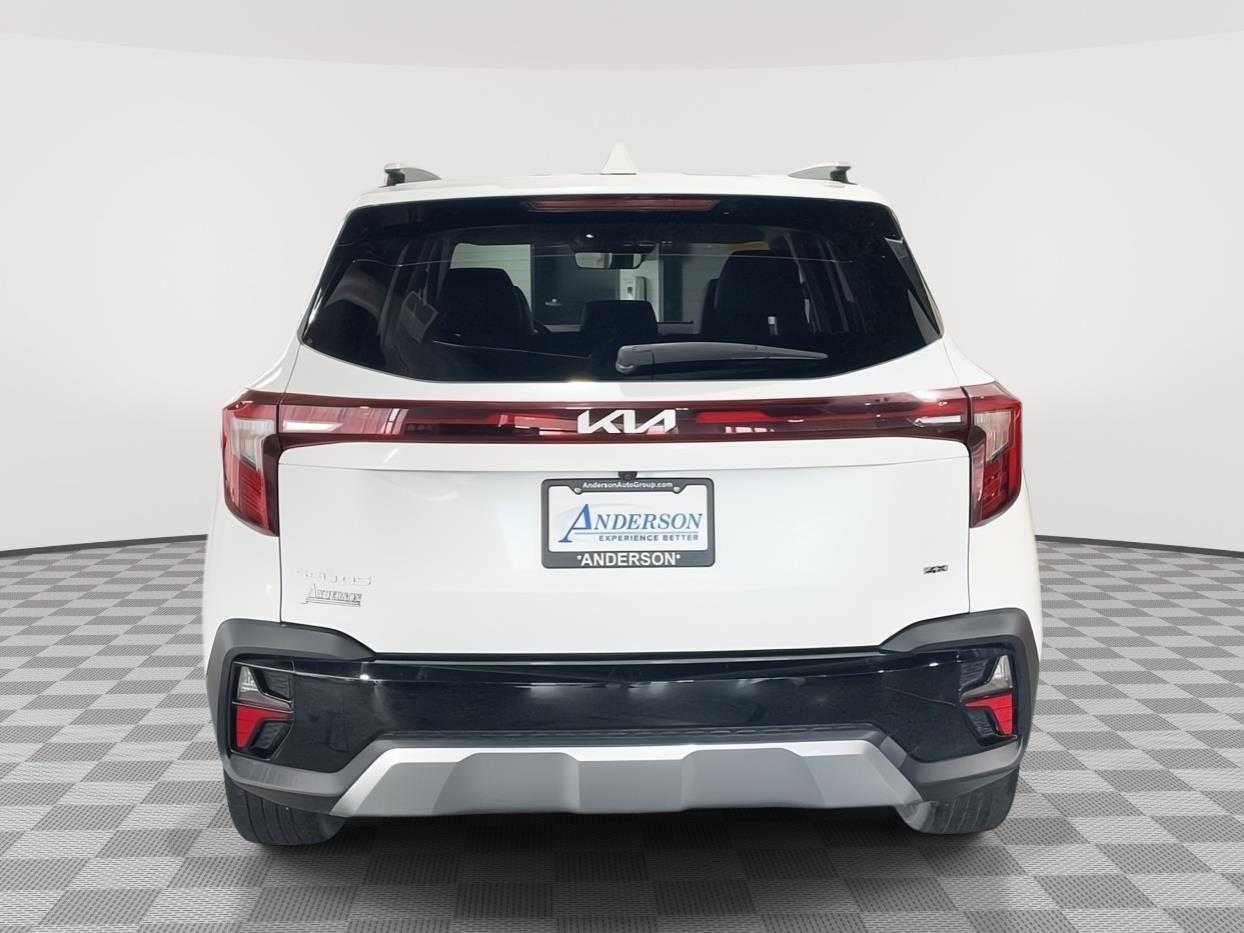 Vehicle photo 7