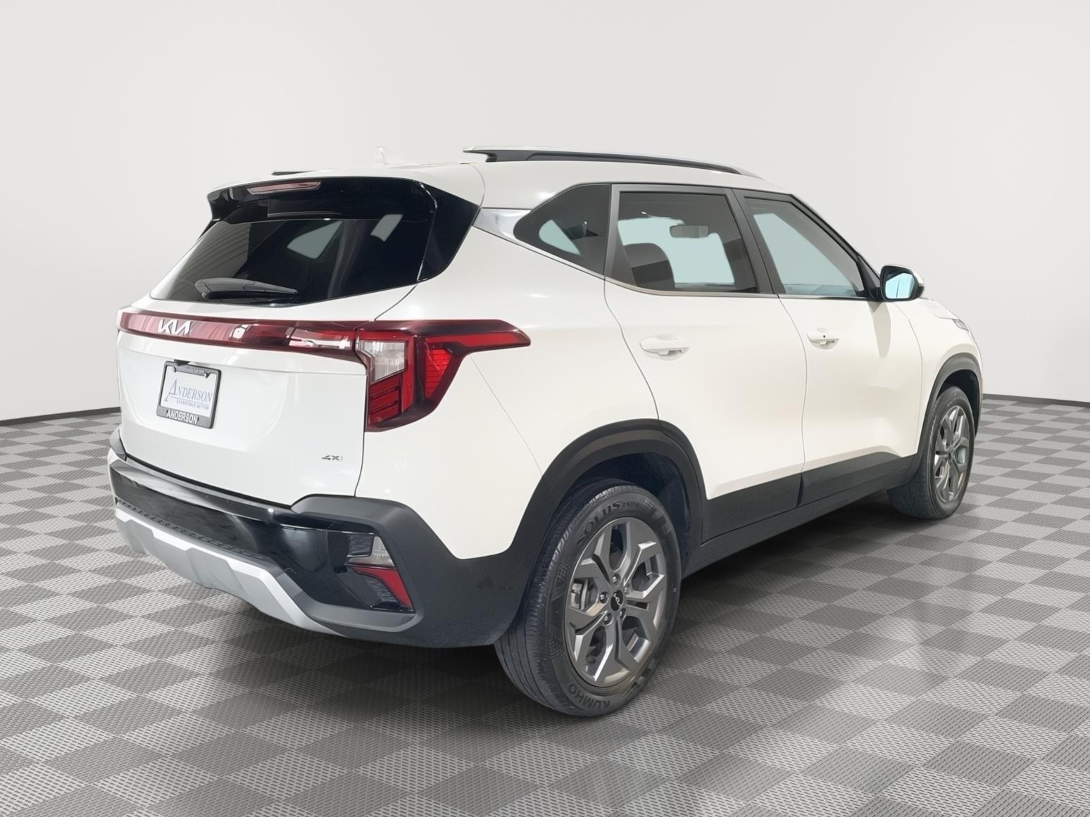 Vehicle photo 6