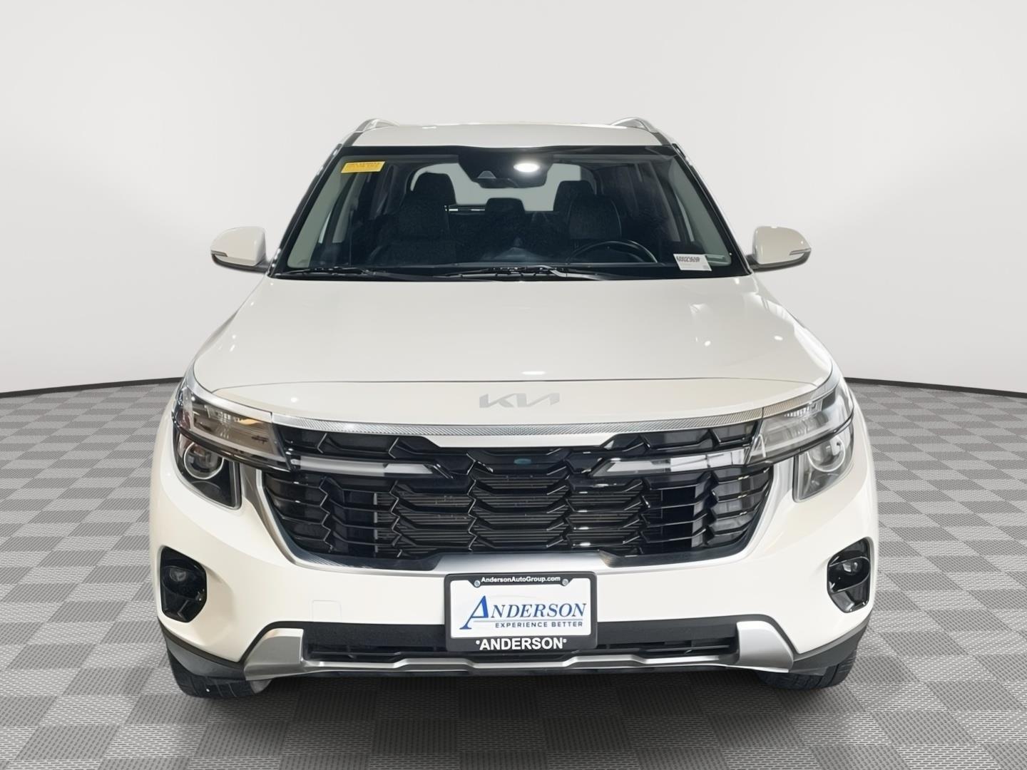 Vehicle photo 4