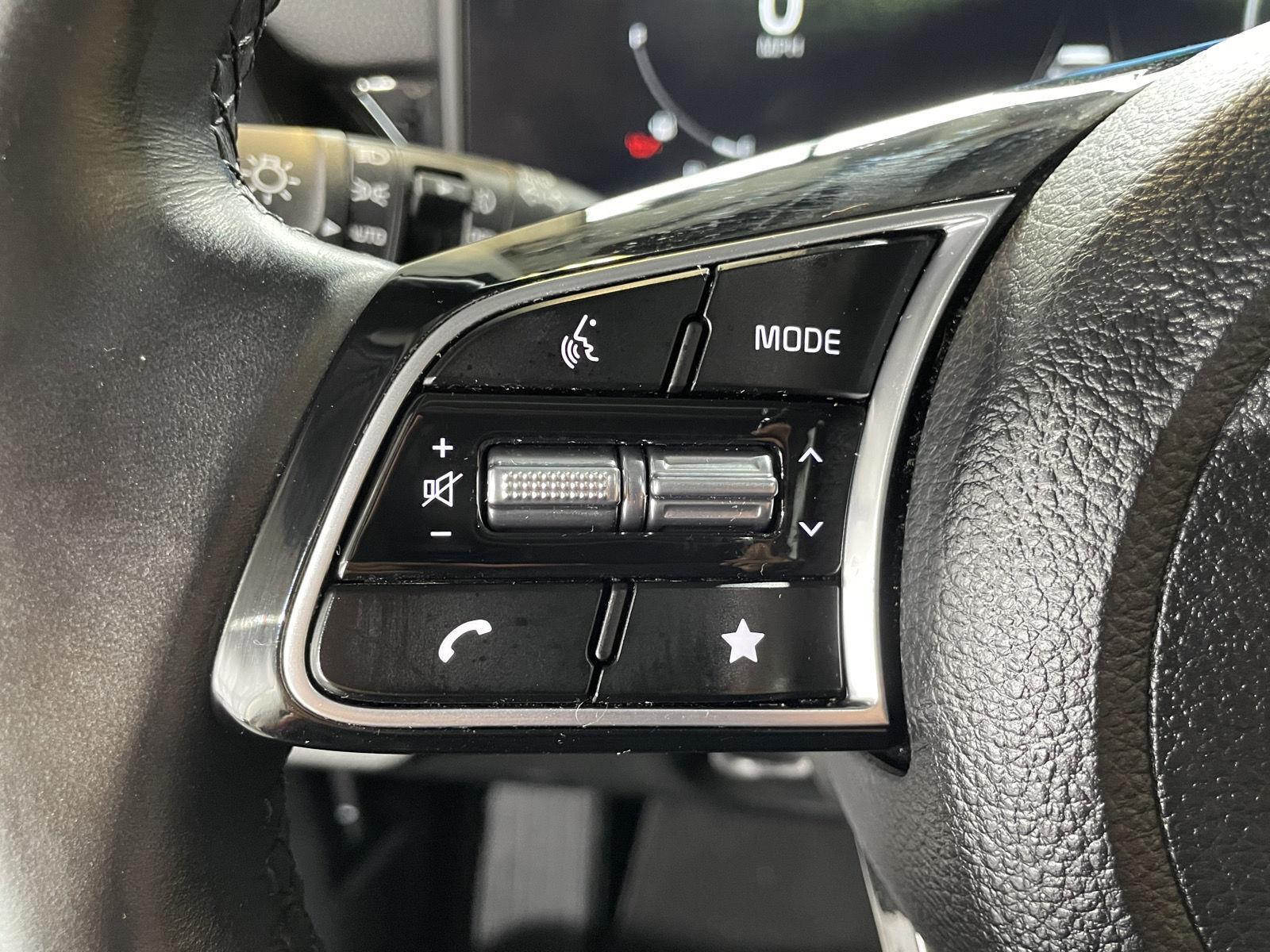 Vehicle photo 13