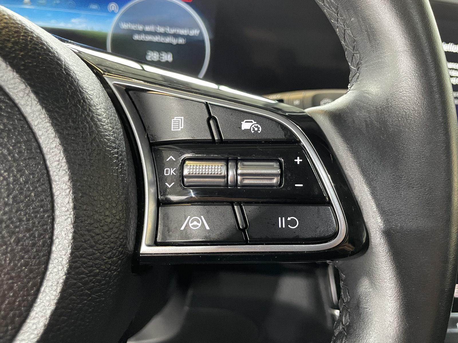 Vehicle photo 14
