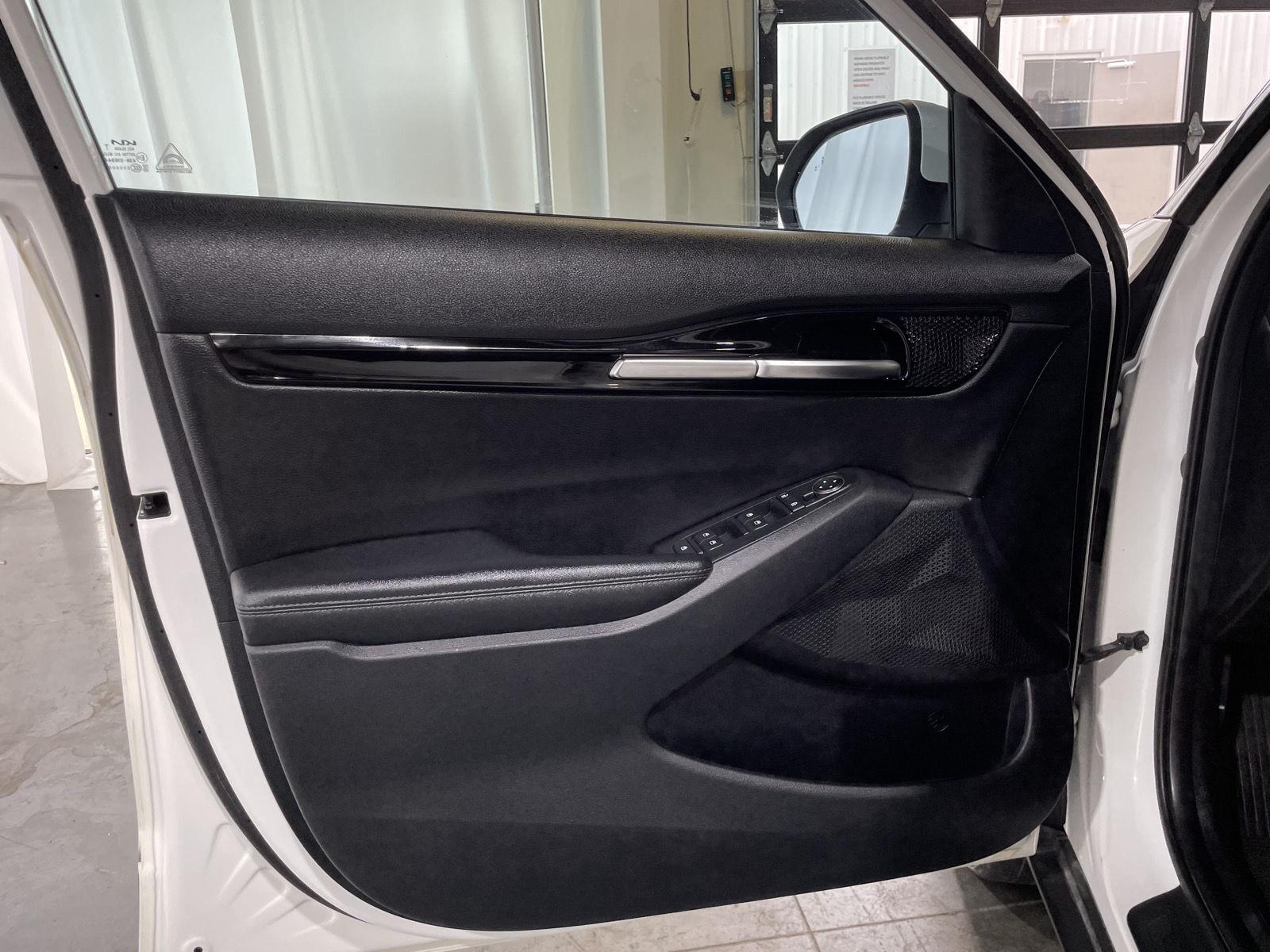 Vehicle photo 15