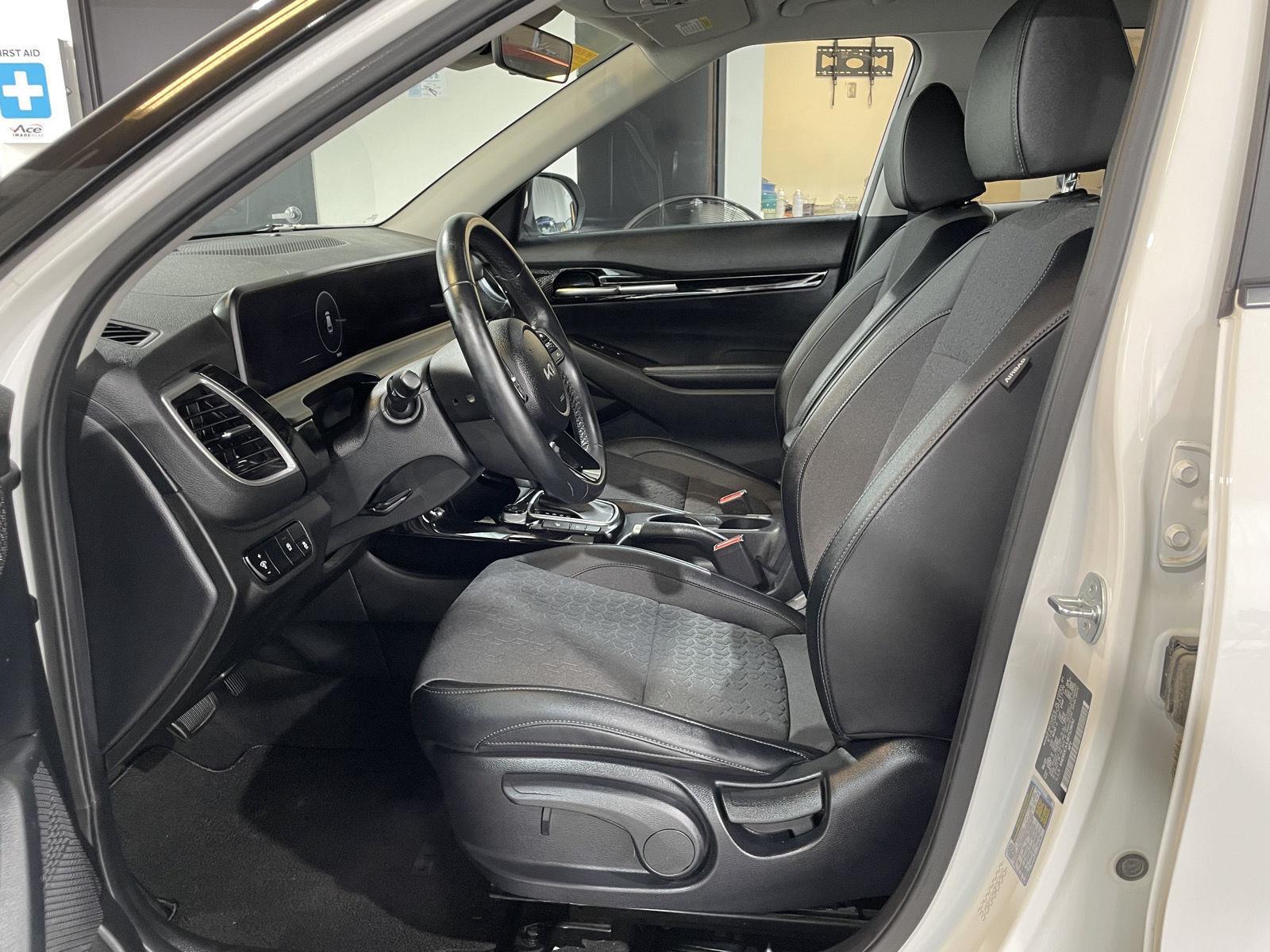 Vehicle photo 16