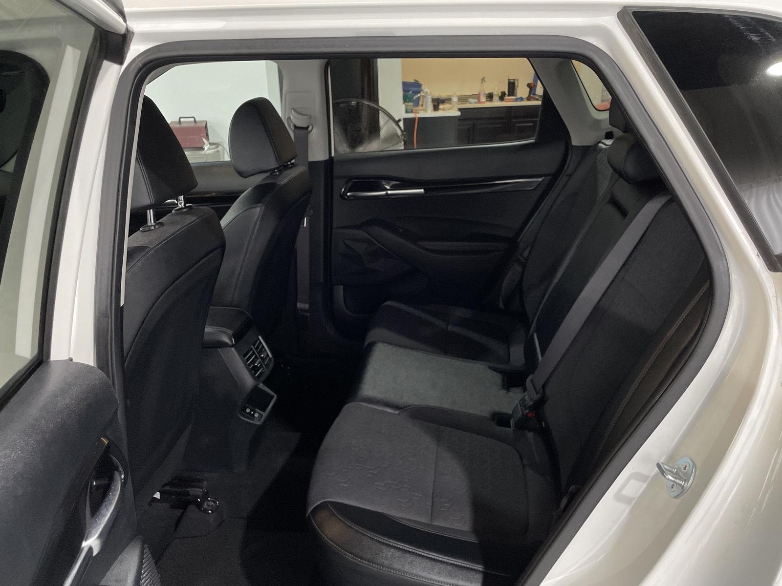 Vehicle photo 26