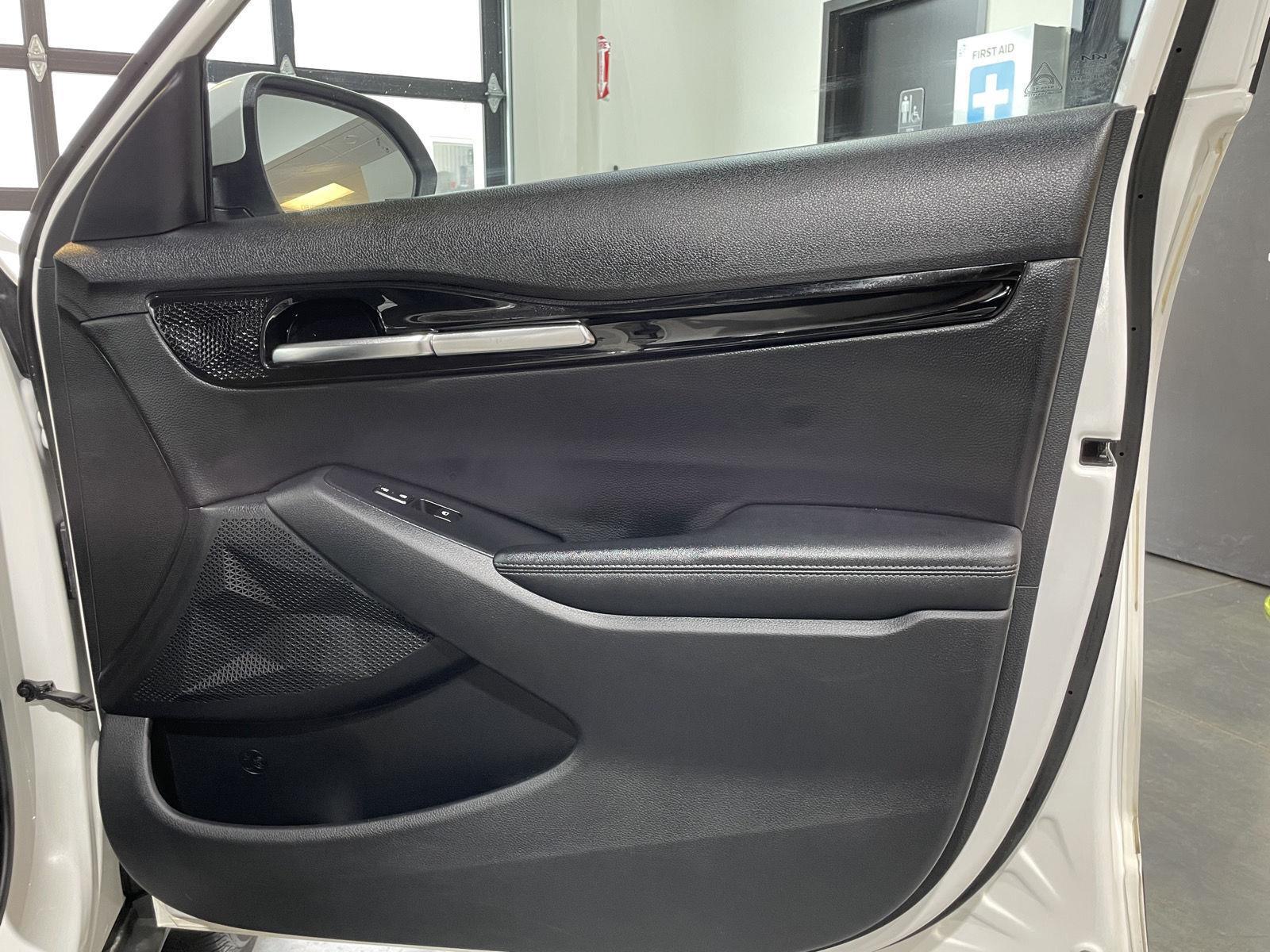 Vehicle photo 20