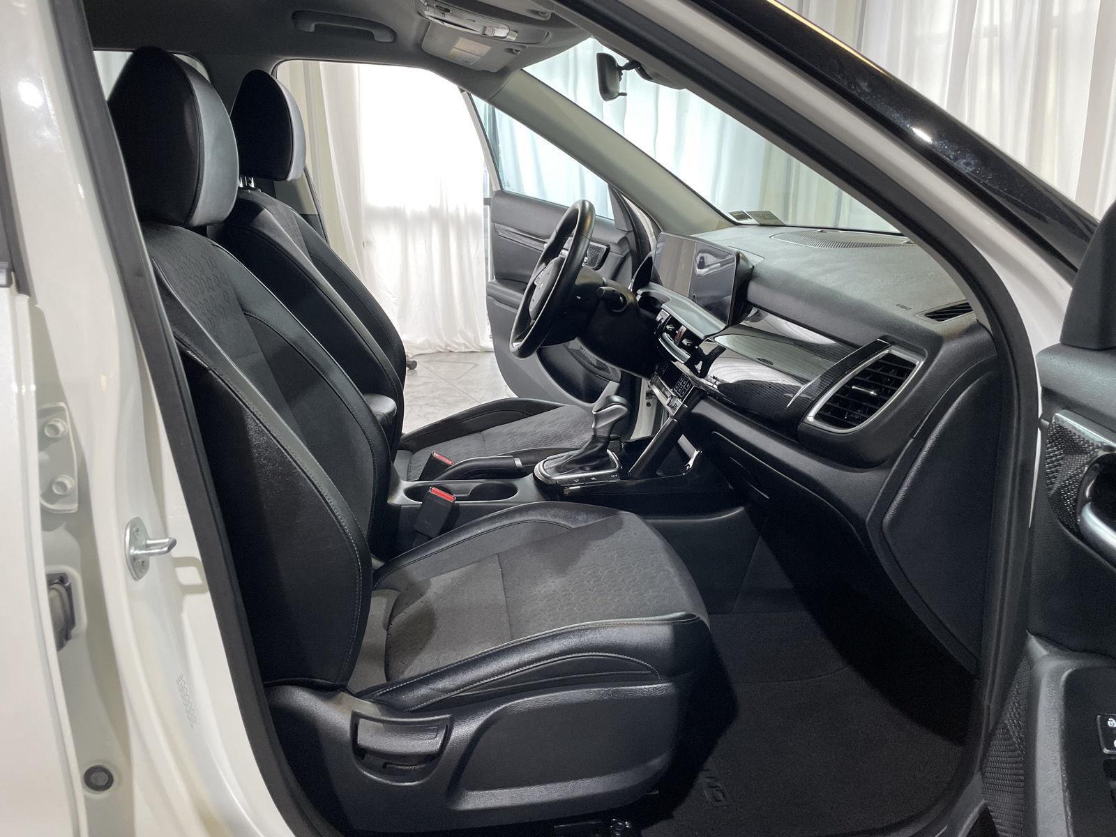 Vehicle photo 21