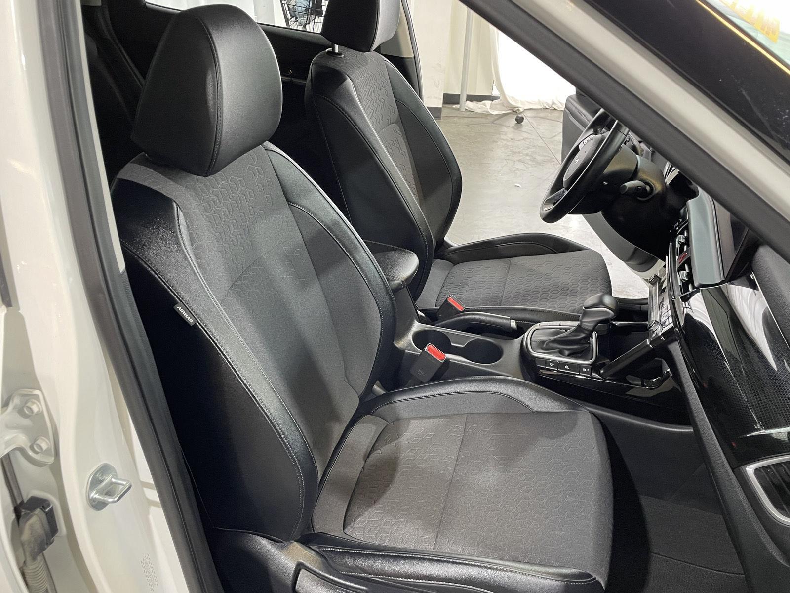 Vehicle photo 22