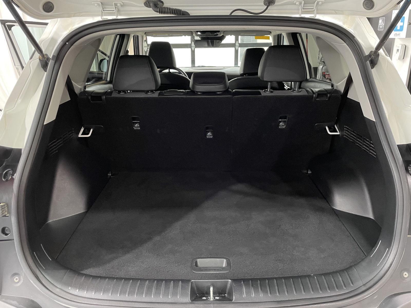 Vehicle photo 37