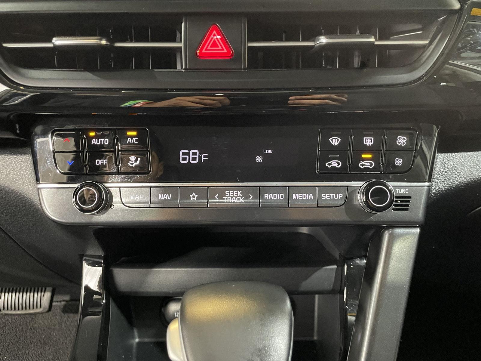 Vehicle photo 30
