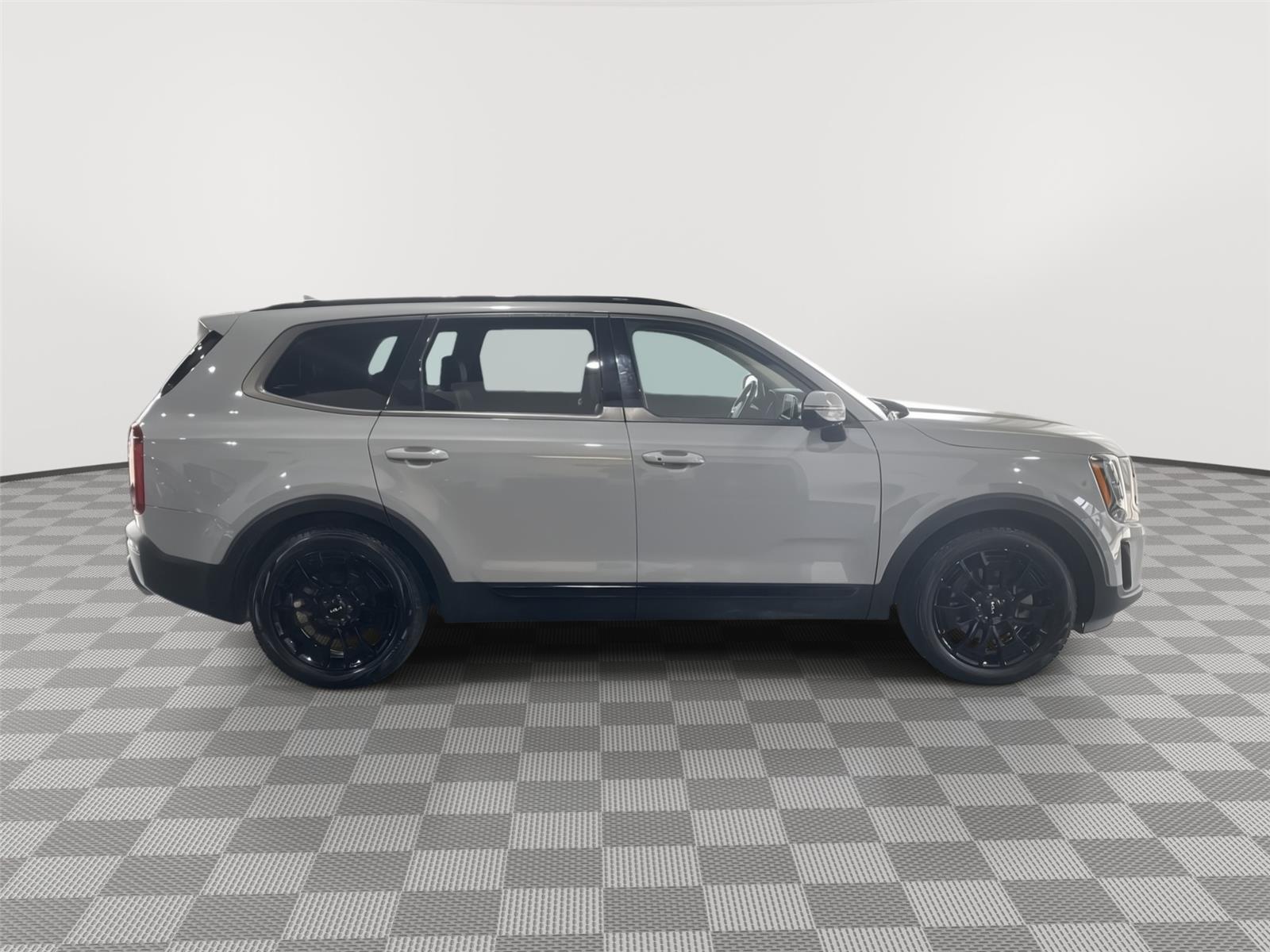 Vehicle photo 6