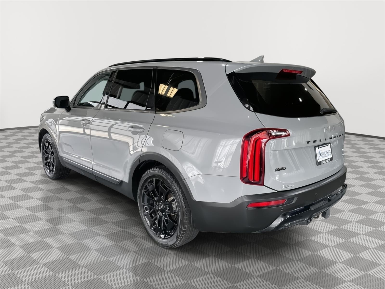 Vehicle photo 9