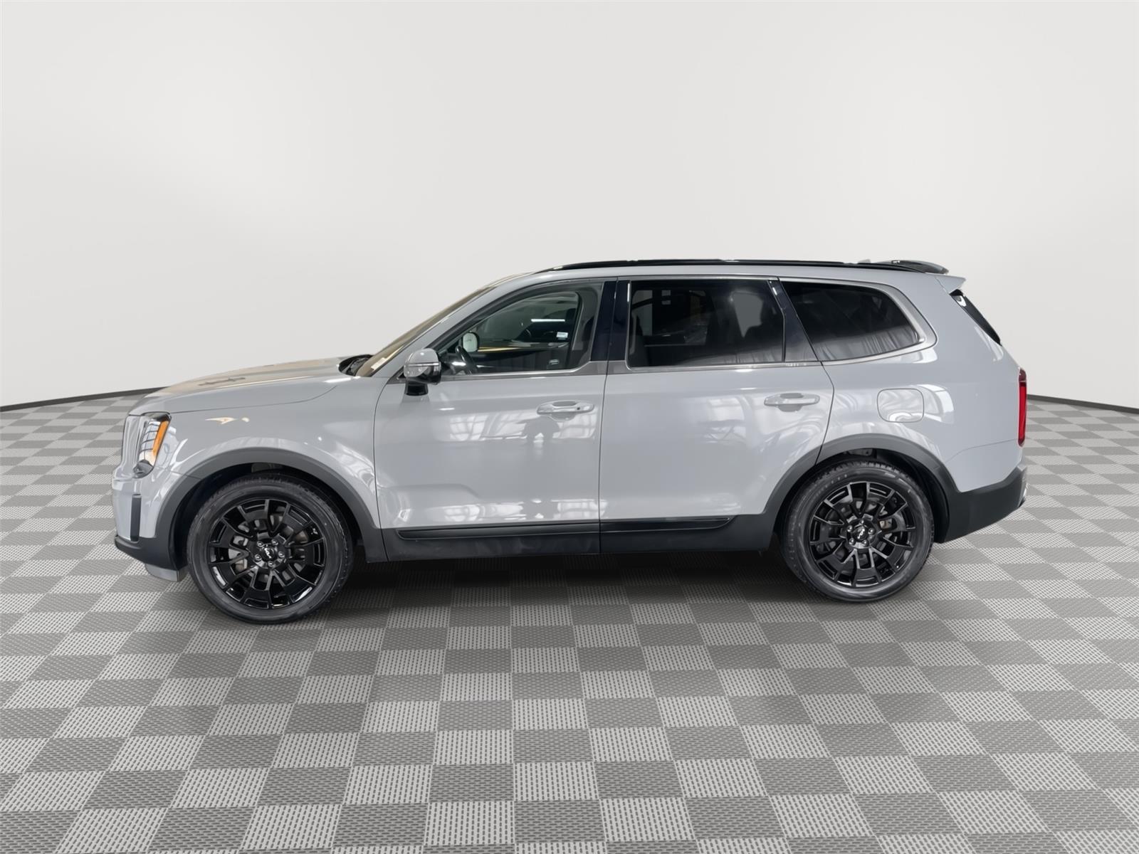 Vehicle photo 2