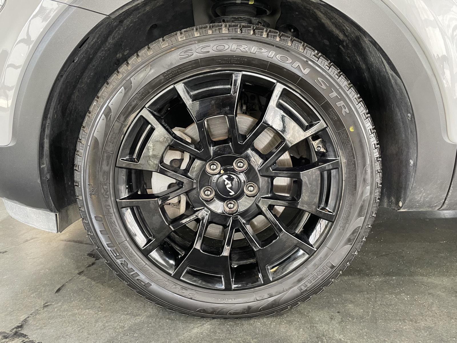 Vehicle photo 10