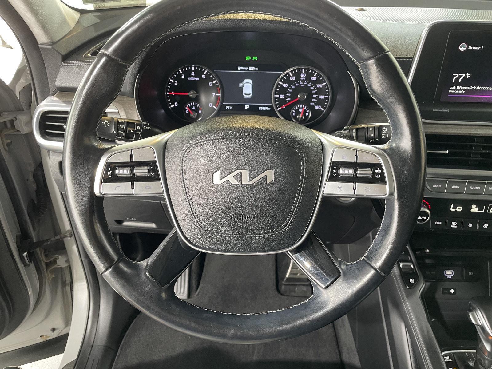 Vehicle photo 12