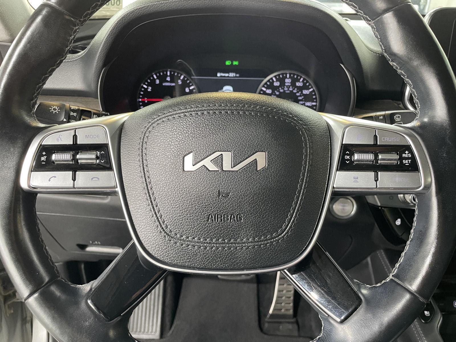 Vehicle photo 13