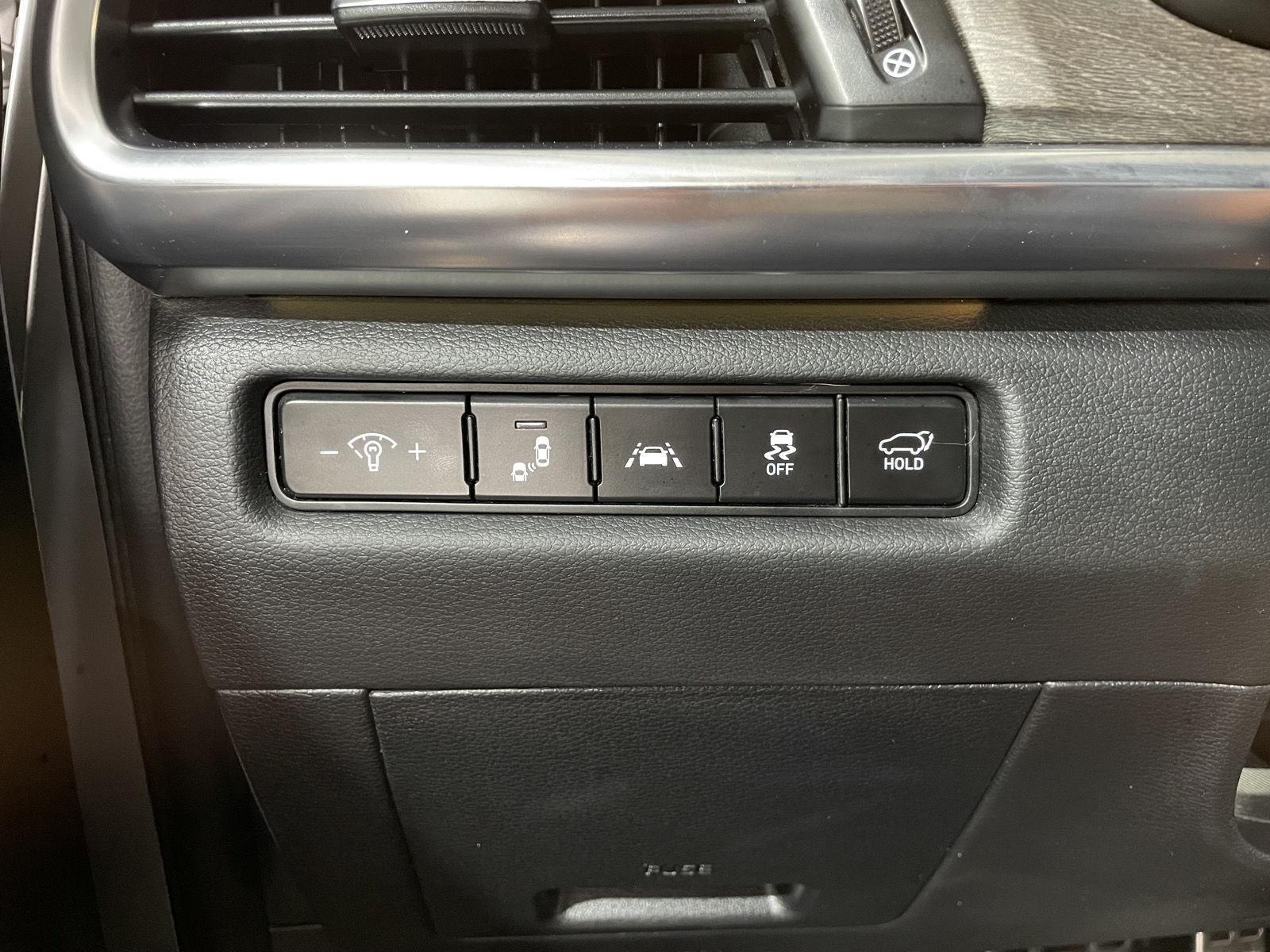 Vehicle photo 16
