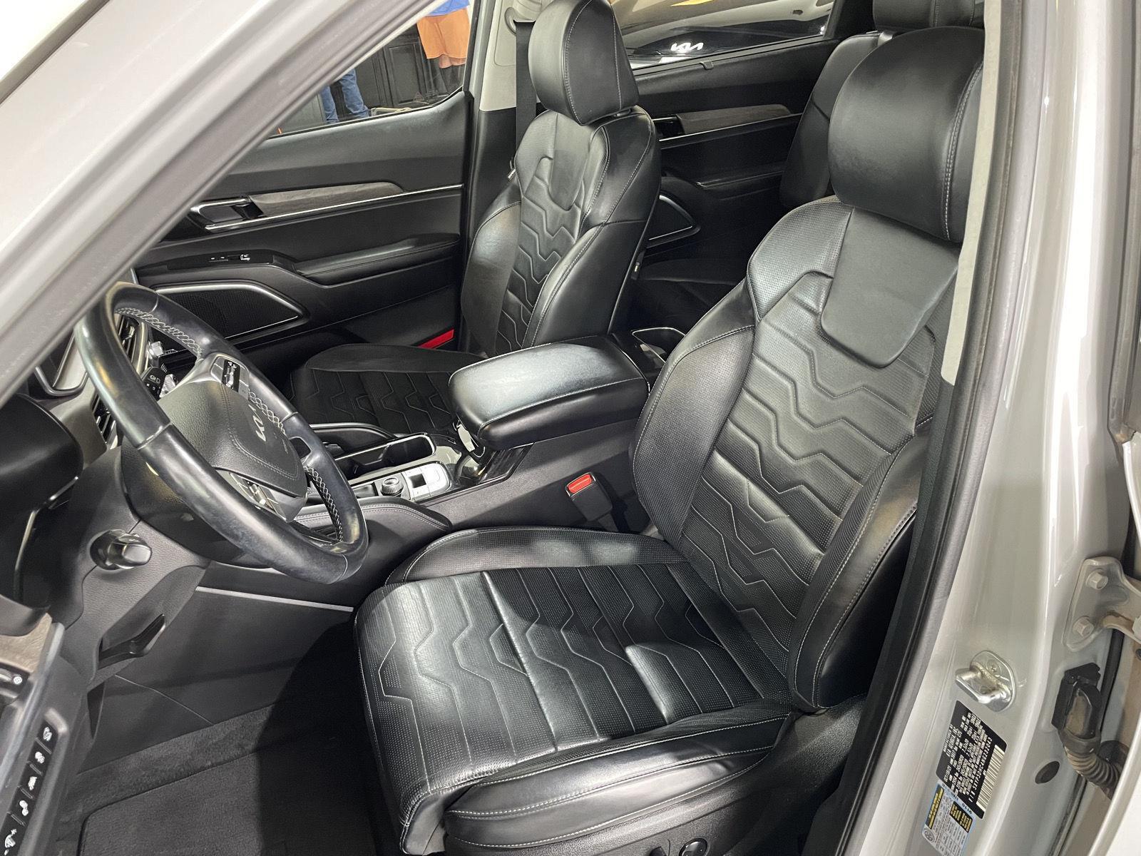 Vehicle photo 18