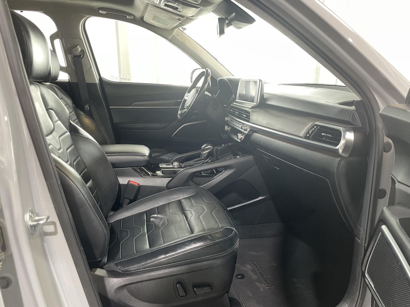 Vehicle photo 19