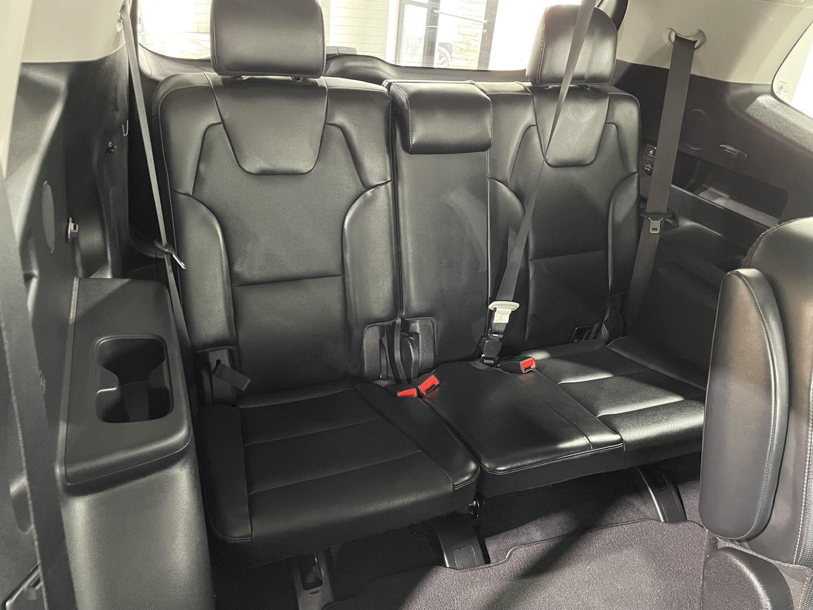 Vehicle photo 22