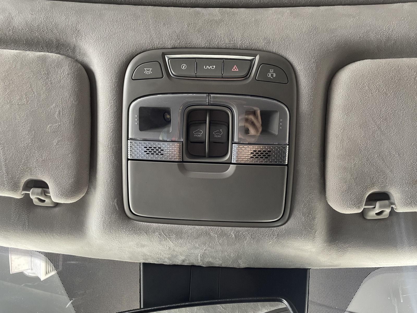 Vehicle photo 23