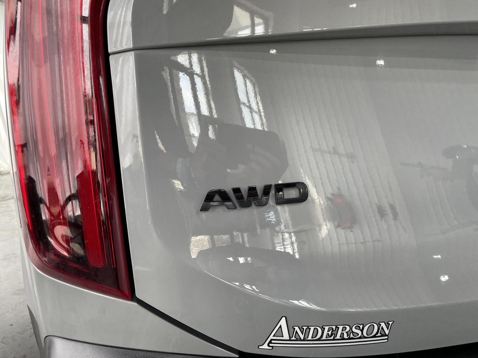 Vehicle photo 32
