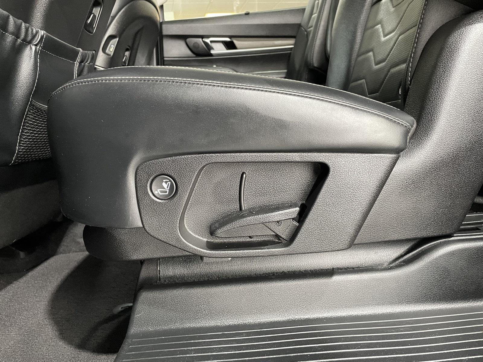 Vehicle photo 35
