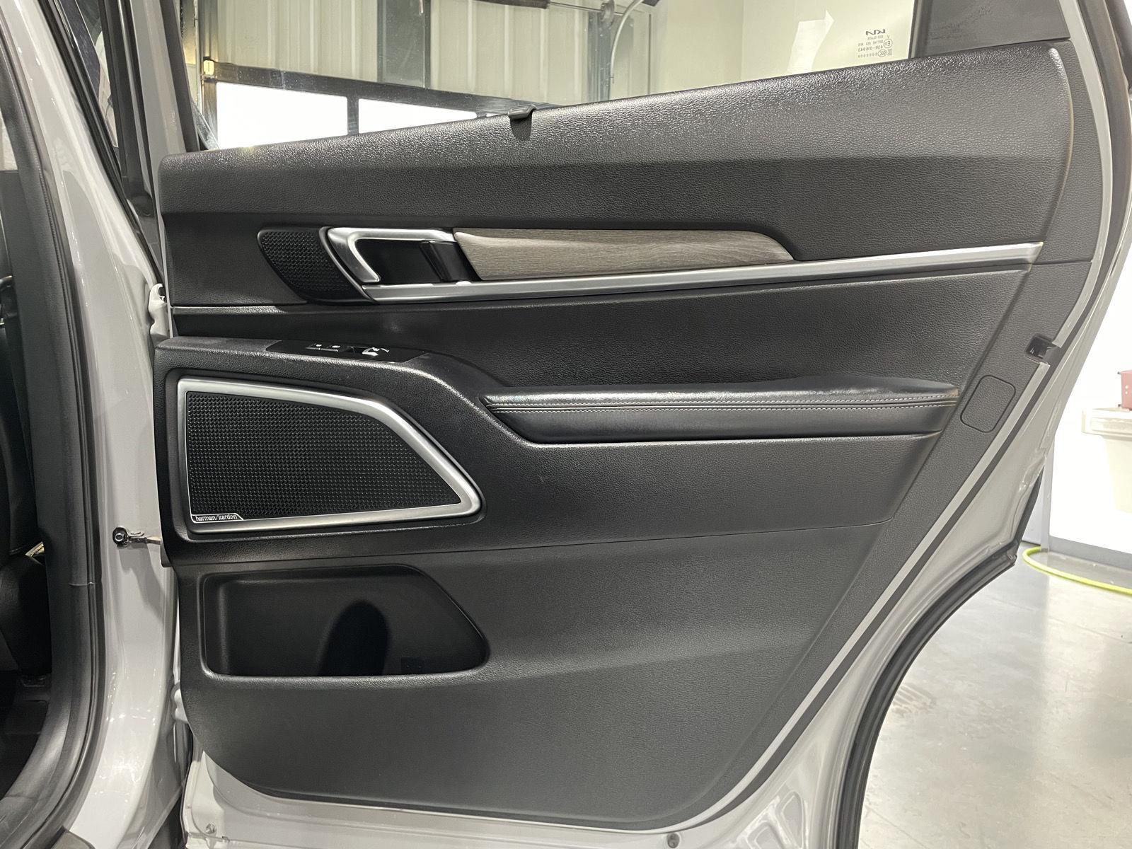 Vehicle photo 43