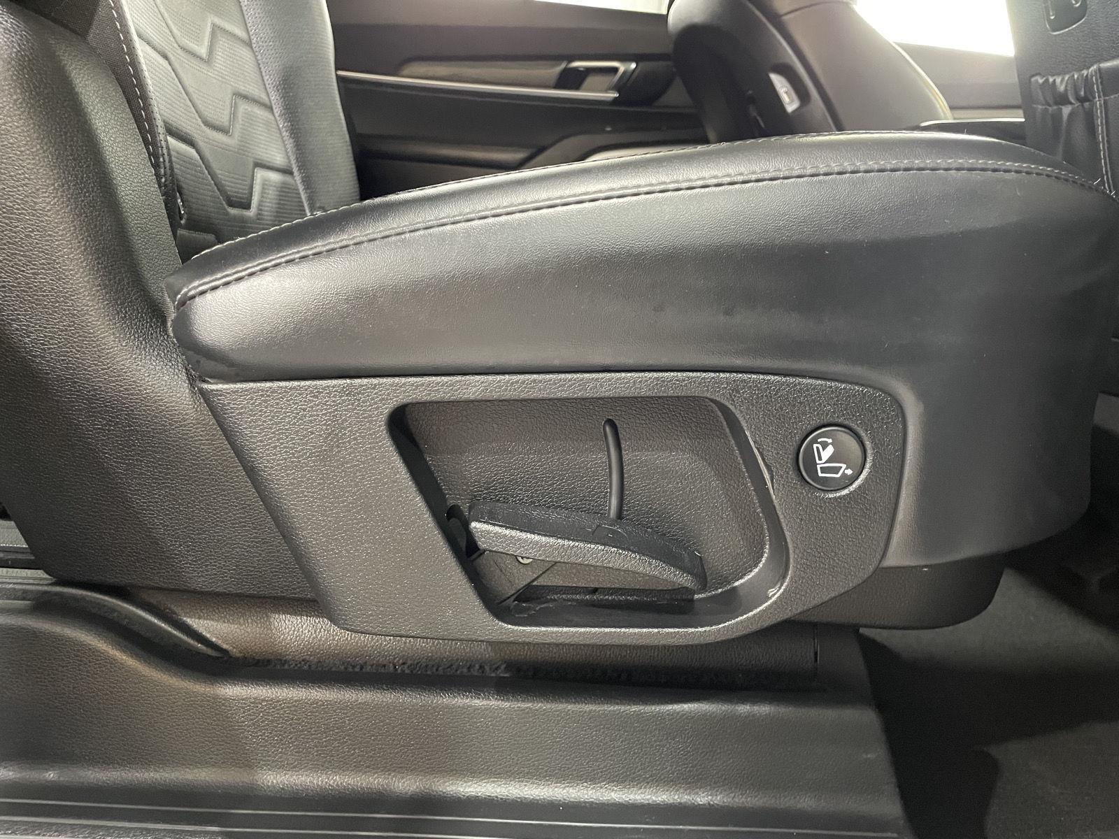 Vehicle photo 44