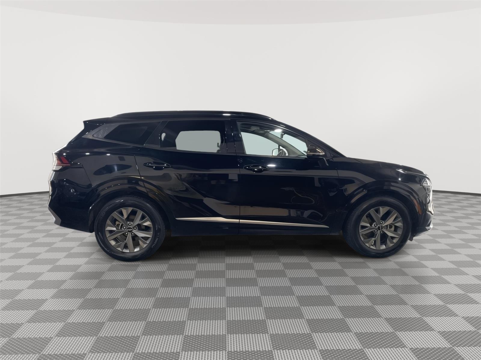 Vehicle photo 6