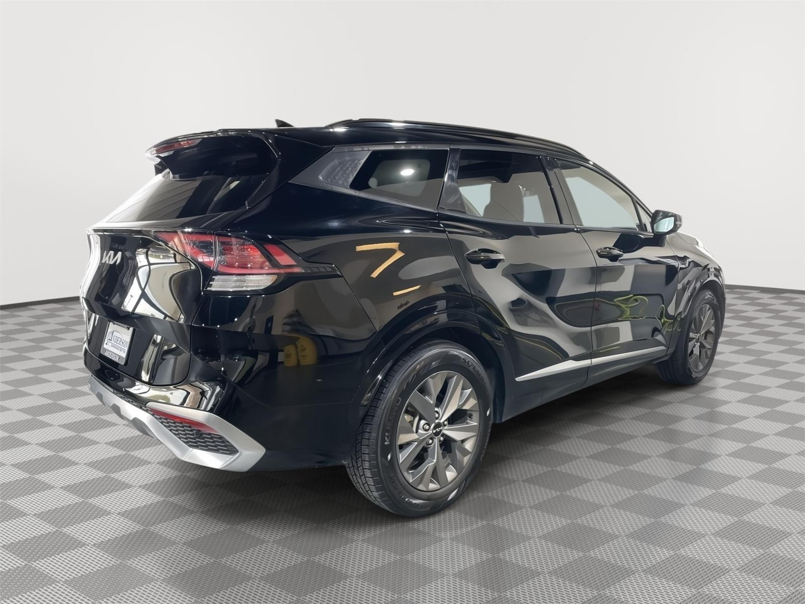 Vehicle photo 7