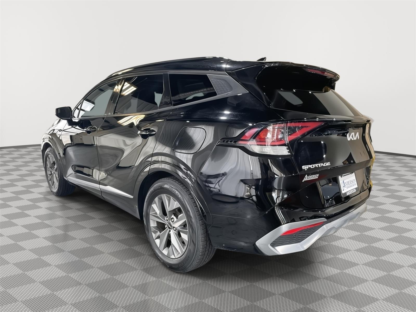 Vehicle photo 9