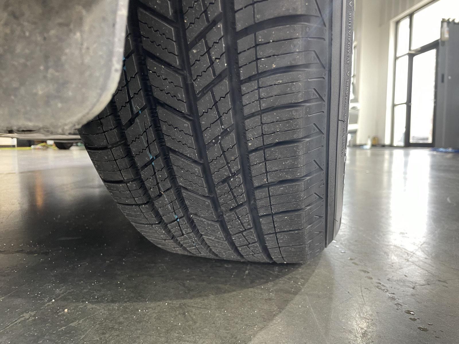 Vehicle photo 11