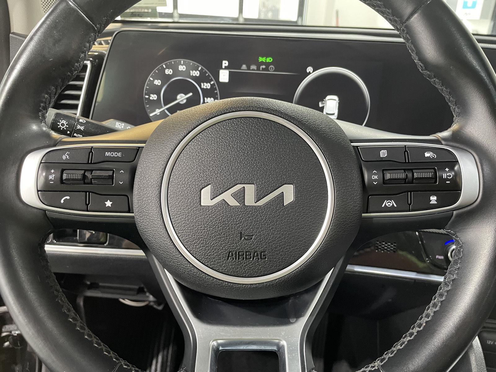 Vehicle photo 13