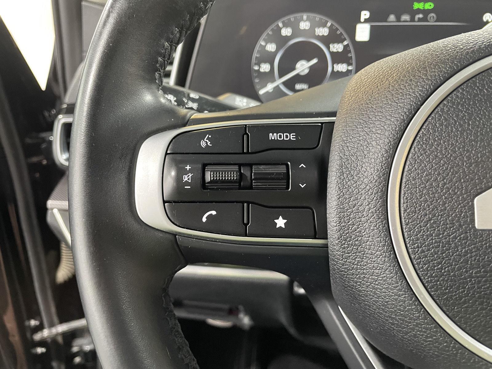 Vehicle photo 14