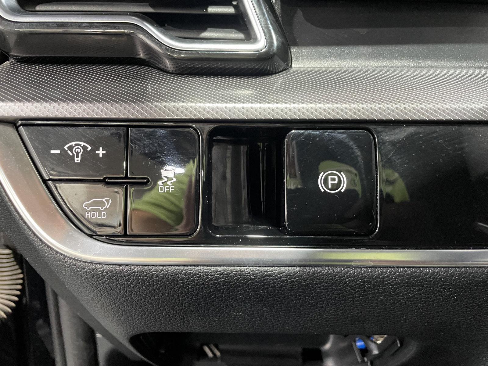 Vehicle photo 16