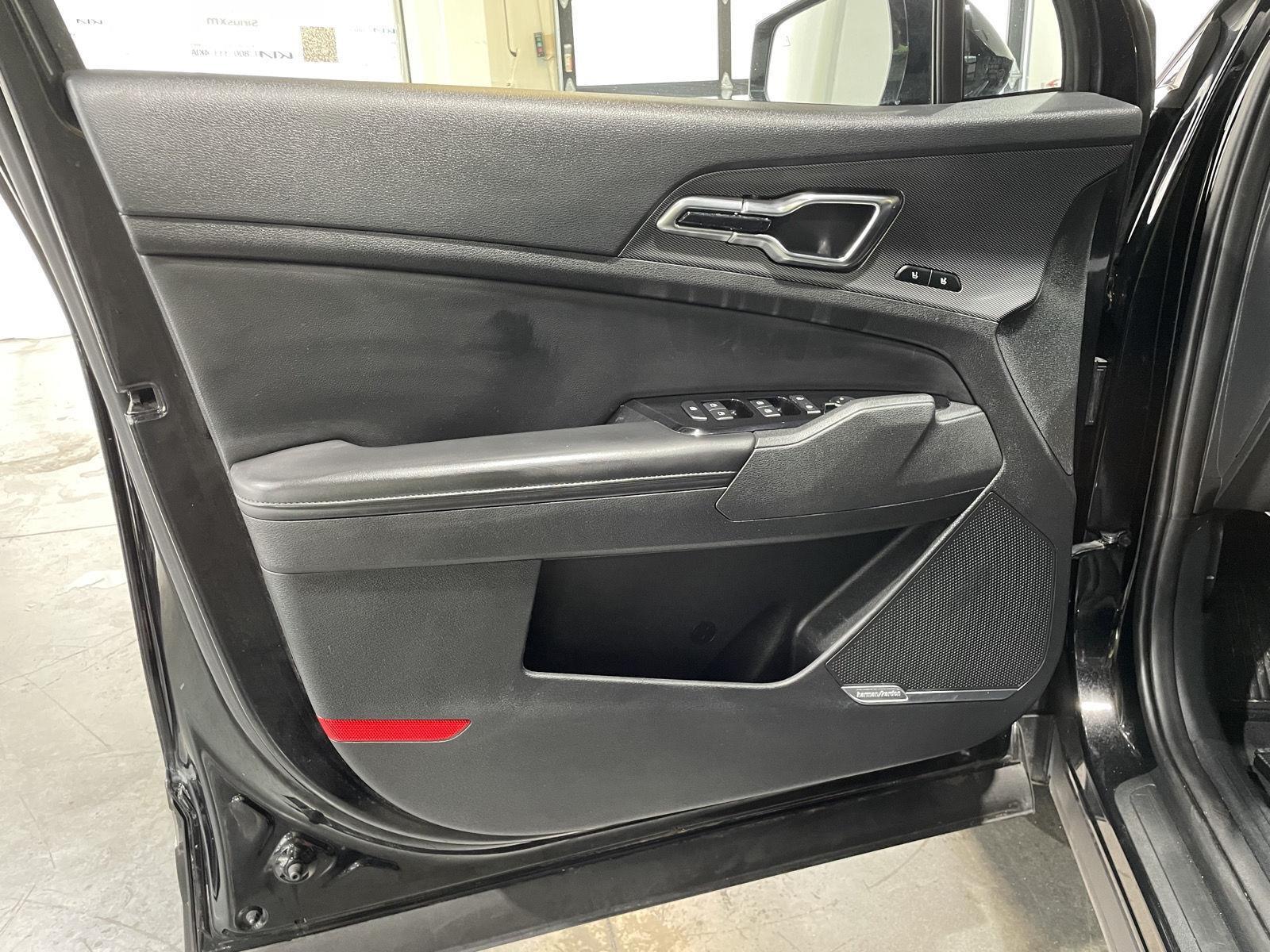 Vehicle photo 17