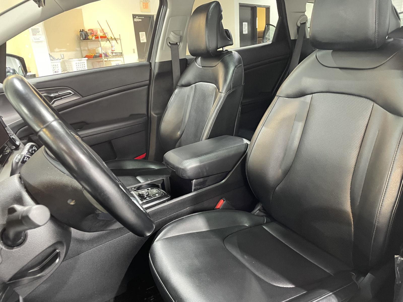 Vehicle photo 19