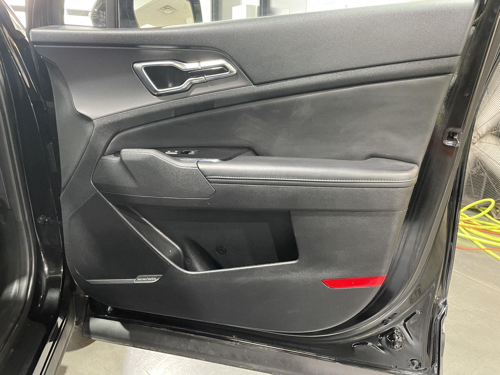 Vehicle photo 21