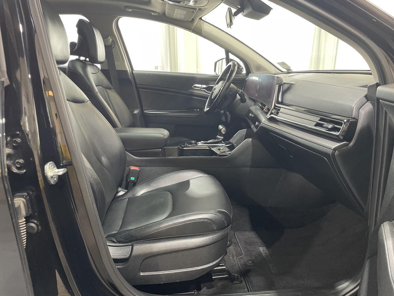 Vehicle photo 22