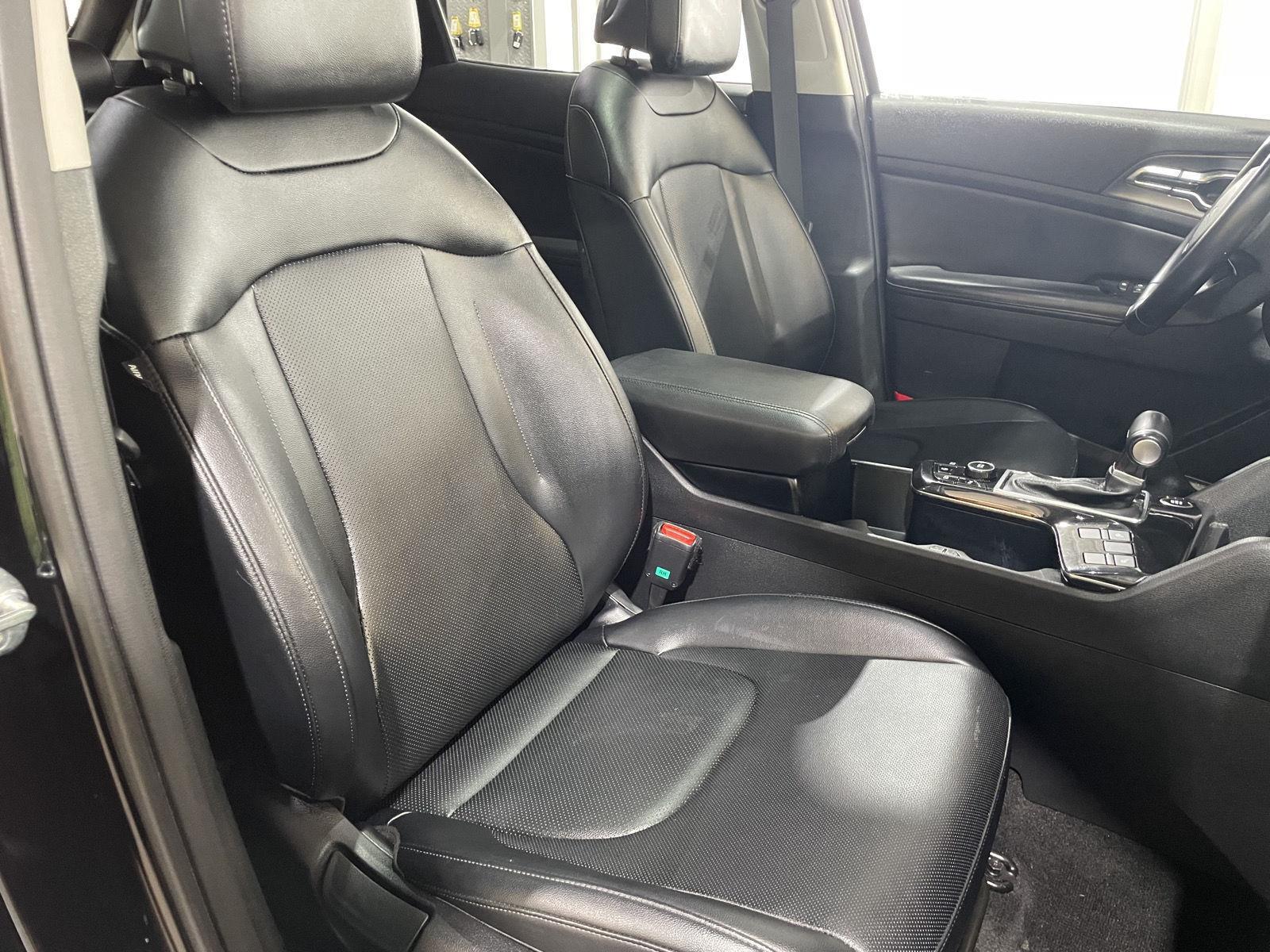 Vehicle photo 23