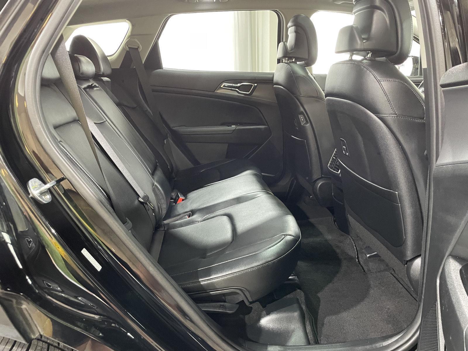 Vehicle photo 25