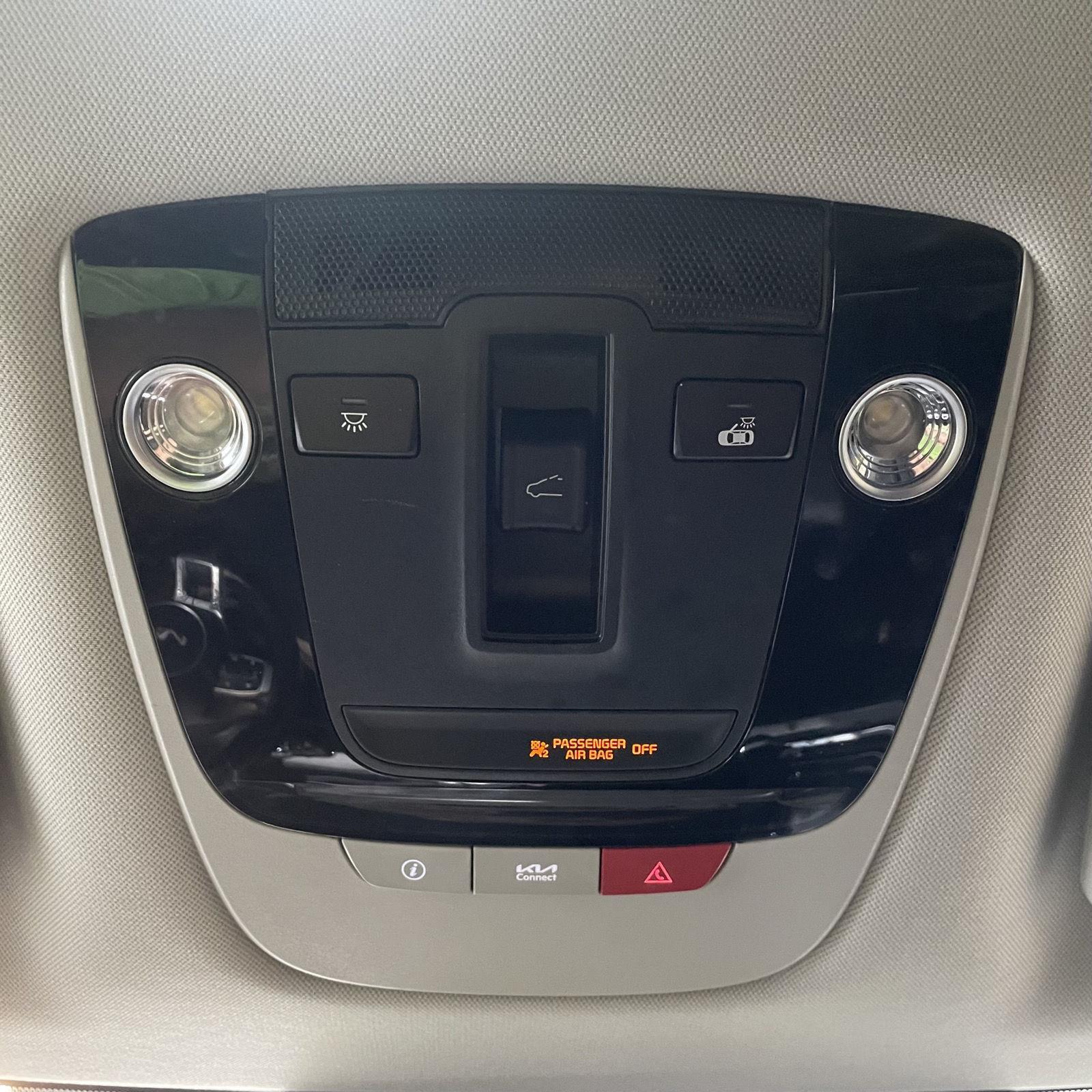 Vehicle photo 28