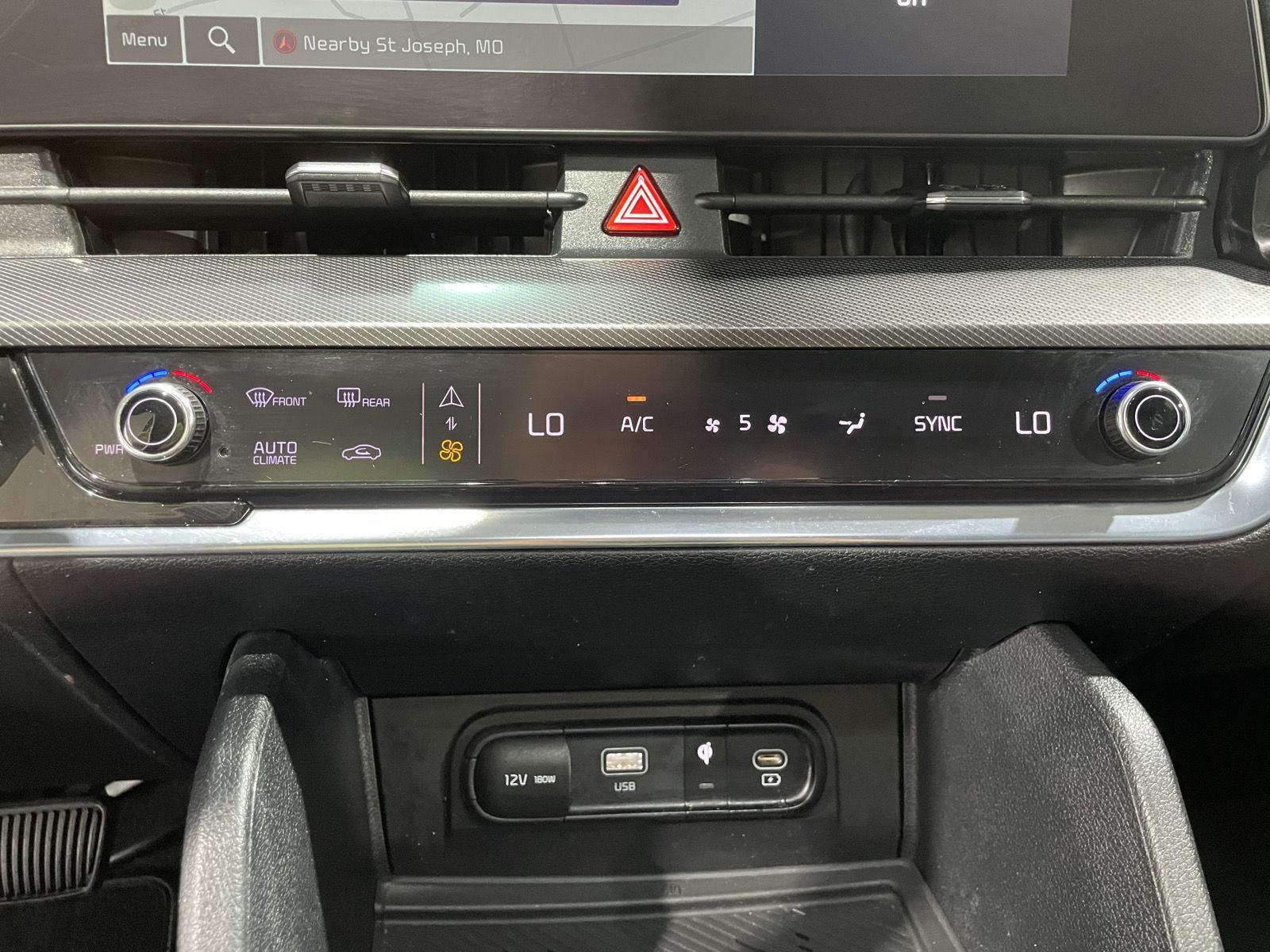 Vehicle photo 32